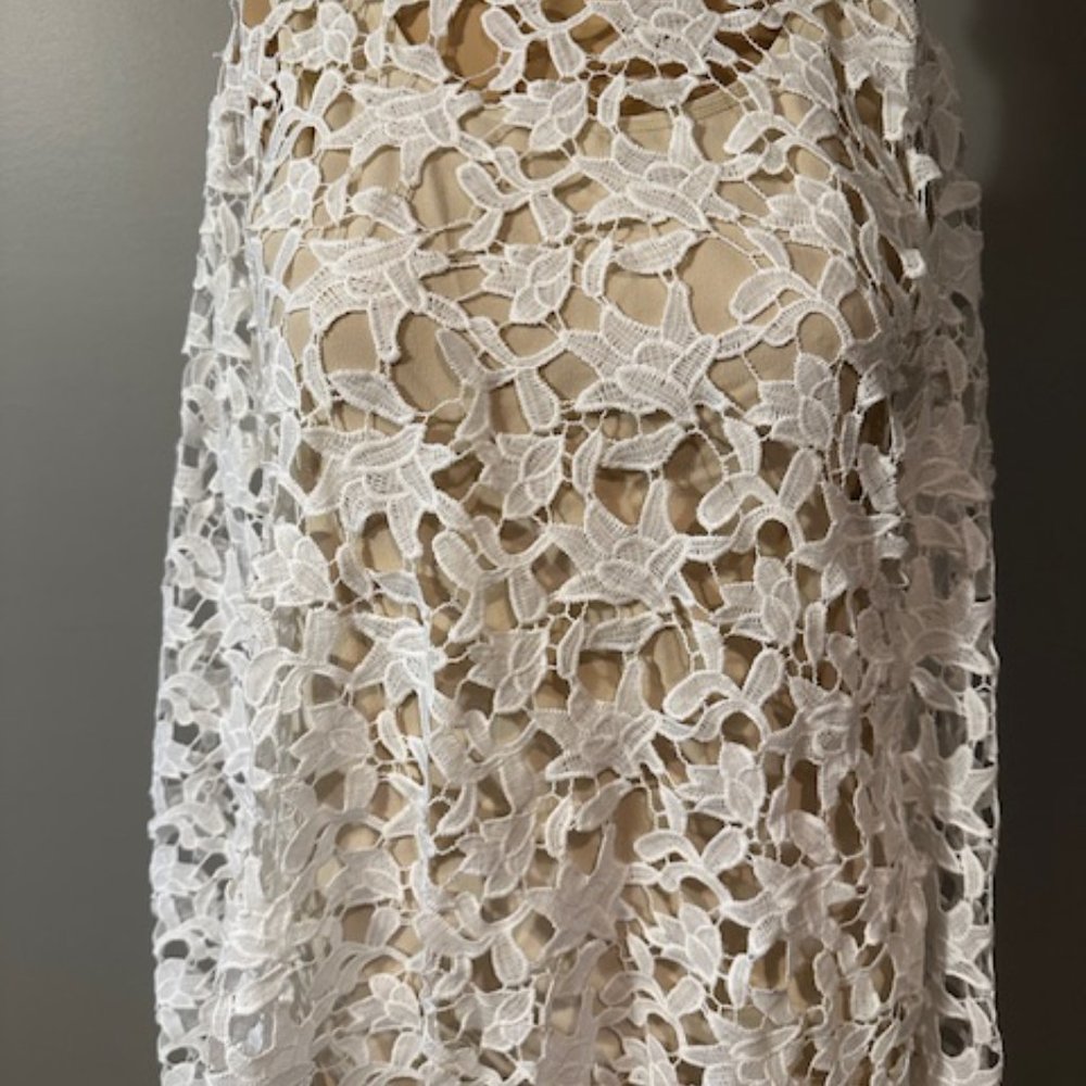 WHITE HI-LOW LACE TOP